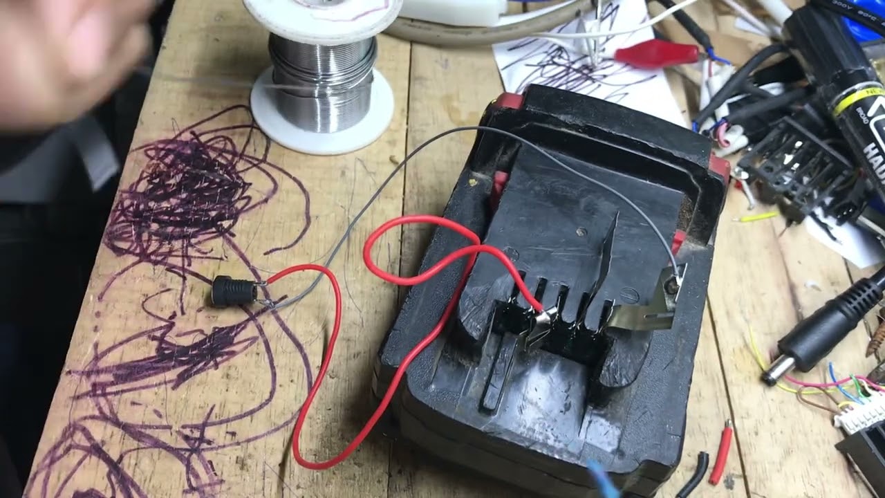 Độ sạc adaptor cho pin milwaukee M18