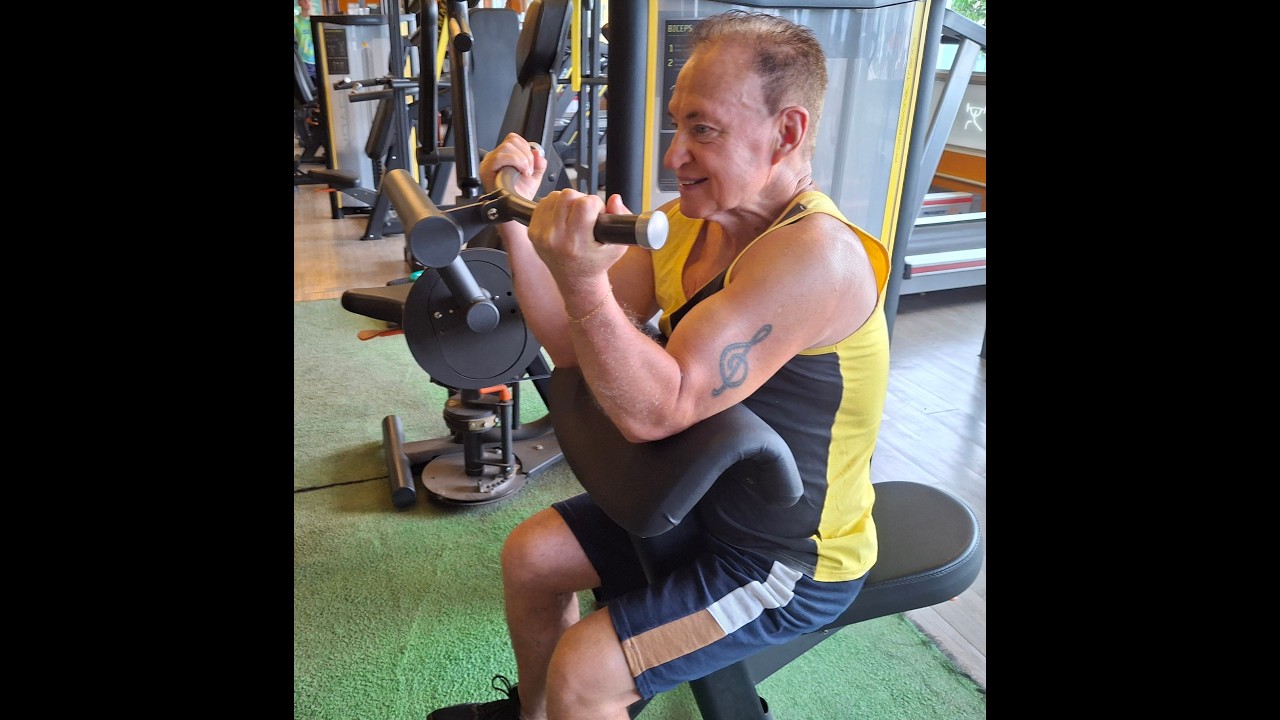 ABDOMINAIS E REFORÇO DOS BRAÇOS E COSTAS. (Treino de quinta feira). NOLY MOREIRA.