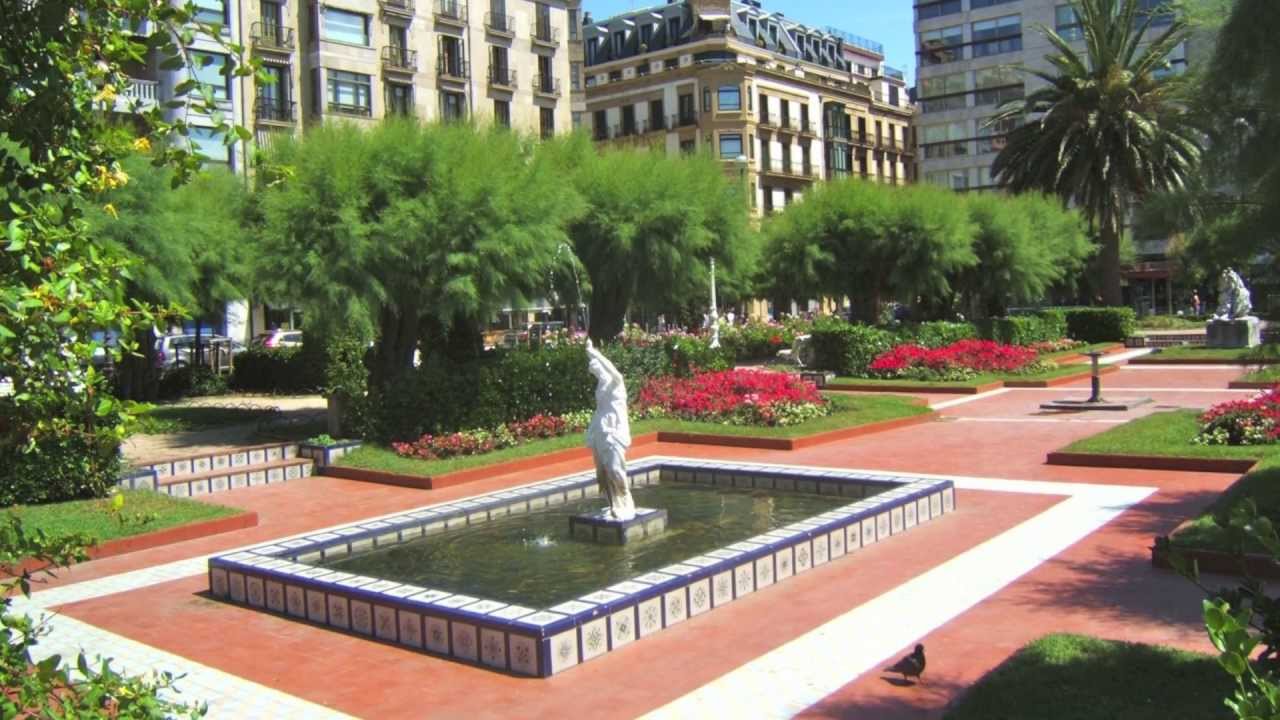 04-DONOSTIA SAN SEBASTIÁN-BARRIO ANTIGUO, IGLESIAS,AYUNTAMIENTO Y JARDINES.