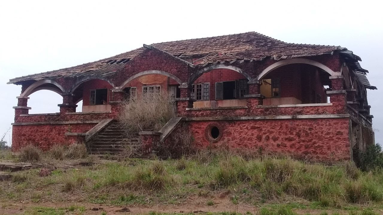CASARÃO VERMELHO DOS ESCRAVOS - EM DECADÊNCIA PORÉM COM MUITAS HISTÓRIAS