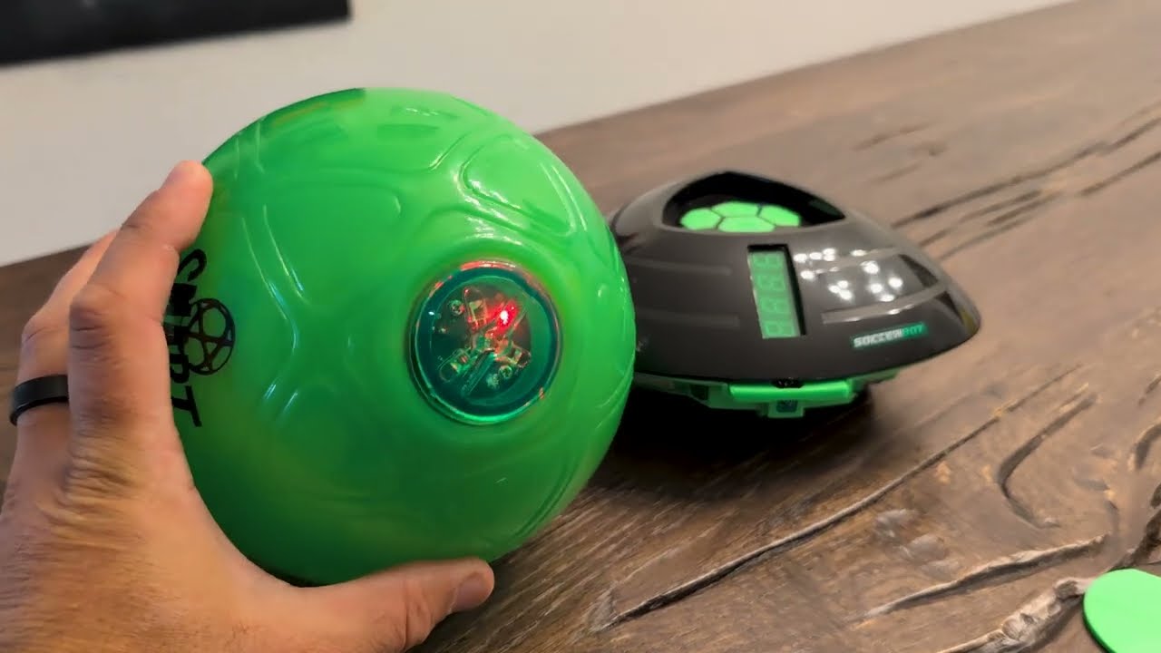 Smart Ball Soccerbot im Test: Coole Idee für ein Fussball-Trainings-Gadget, aber Ball rollt schlecht