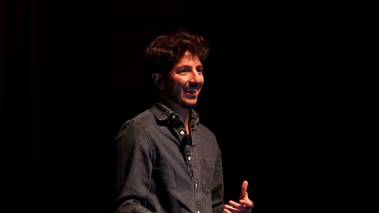 Valent&iacute;a no es no tener miedo, es hacerlo temblando | Alejandro Sago | TEDxUDLAP