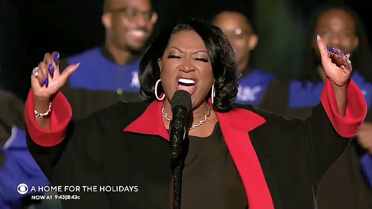 Patti Labelle  - live  National Christmas Tree Lighting At The White House - 2021
