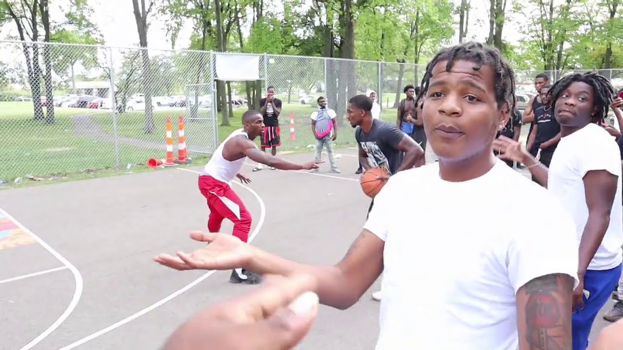 STREET HOOPS FLINT MI 2V2 SHOWDOWN VS PONTIAC CLAVONTAE BROWN COULDN'T BE STOPPED