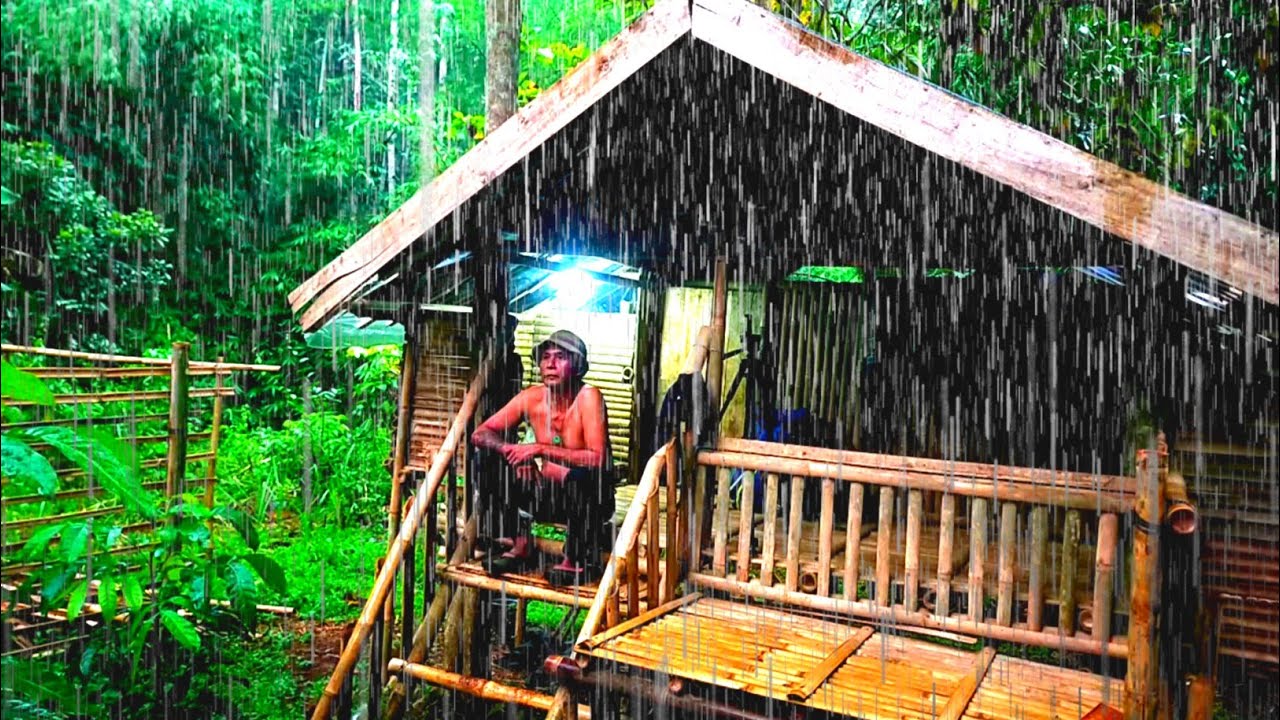 КЕМПИНГ ПОД СИЛЬНЫМ ДОЖДЕМ – НАСЛАЖДАЙТЕСЬ ЧАШКОЙ КОФЕ, КОТОРЫЙ Ощущает себя умиротворенно.