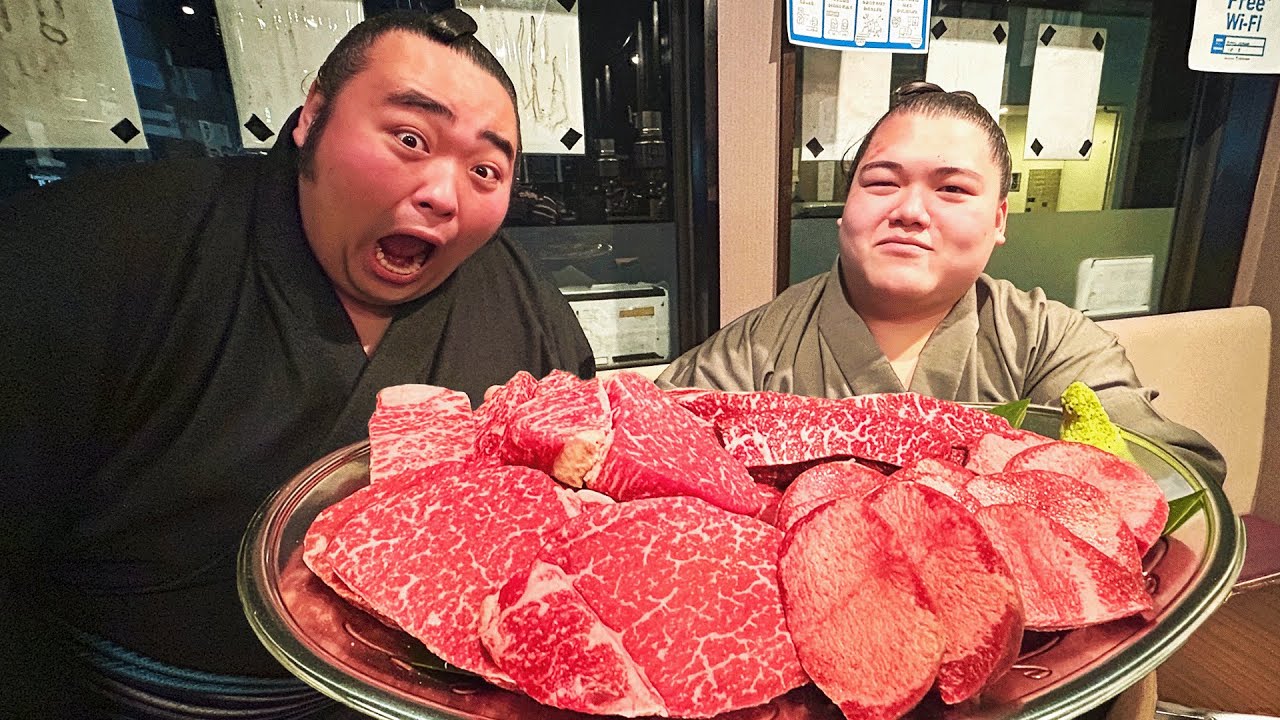 【На 50 человек】Сумоисты поедают горы якинику! | Документальный фильм о сумо