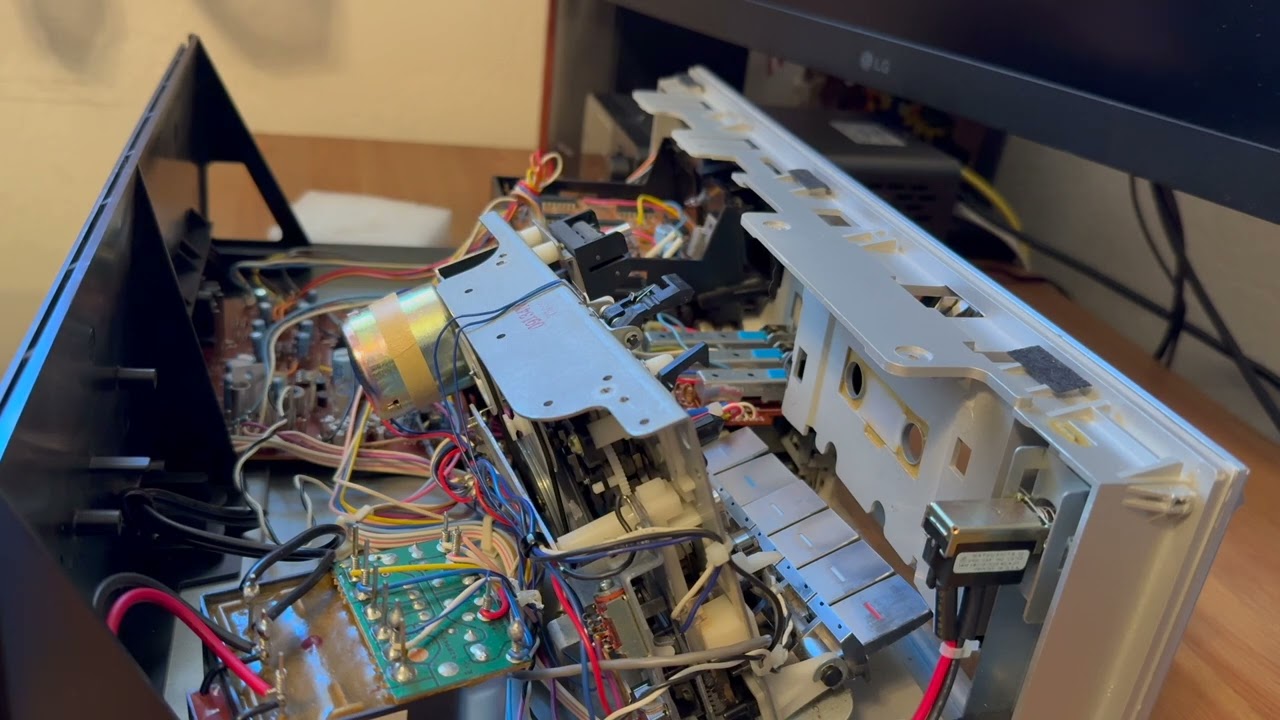 Replacing the tape counter belt on this vintage Sanyo cassette tape deck