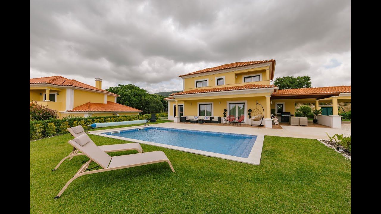 Moradia T4 no Condomínio Dolce Campo Real com Piscina e Golfe