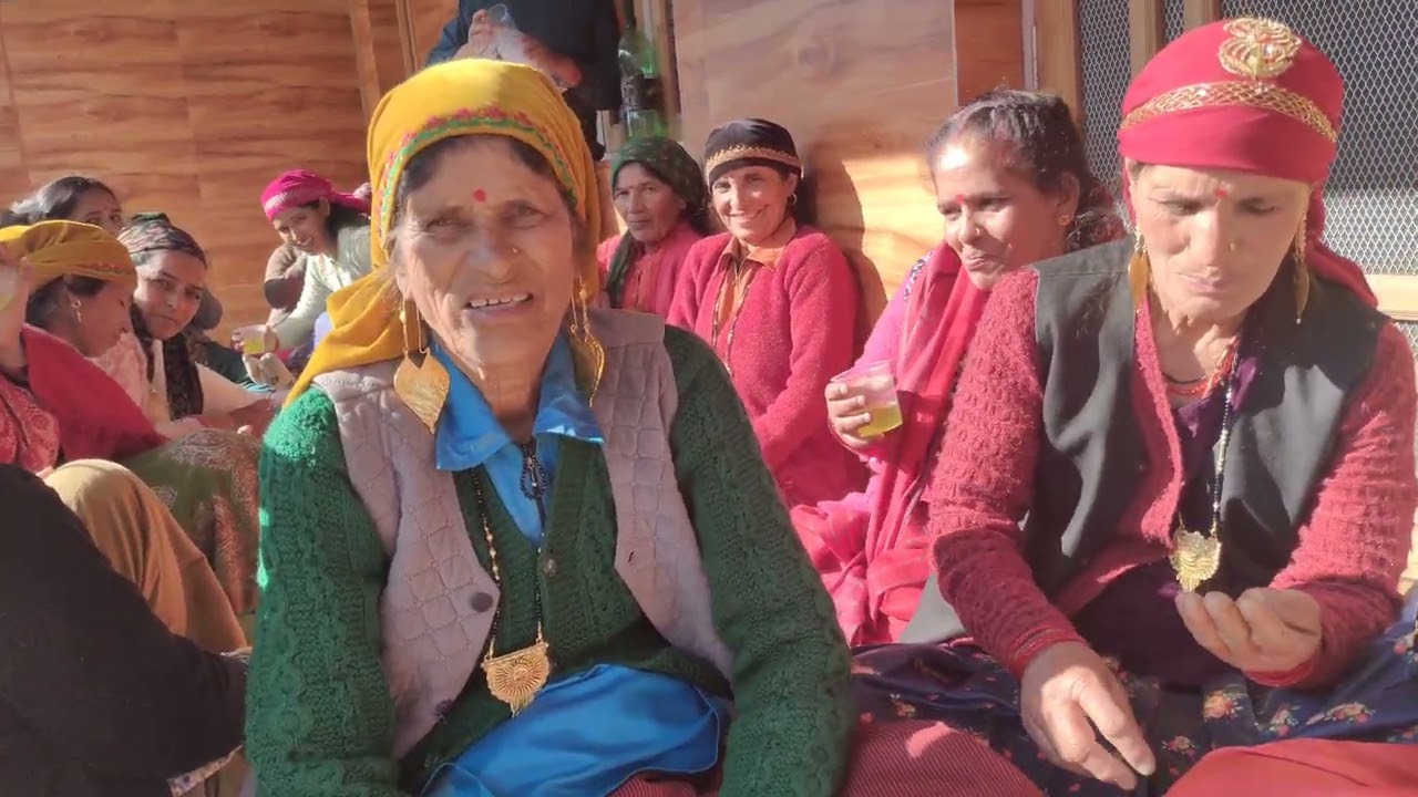 पहाड़ में रहने वाली महिलाओं कासंदेश🙏🏻🙏🏻 devbhumi Uttrakhand