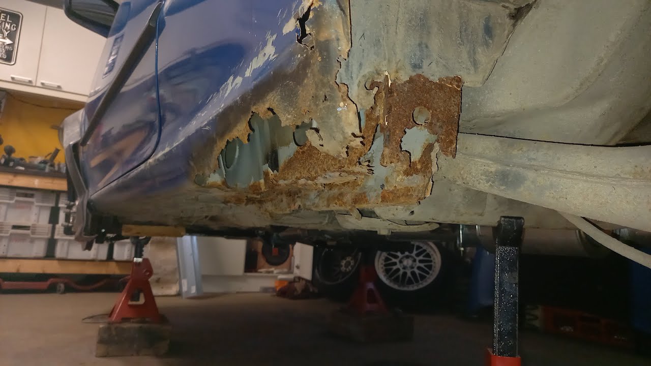 Opel Calibran kuskinhelman ruostekorjaus.