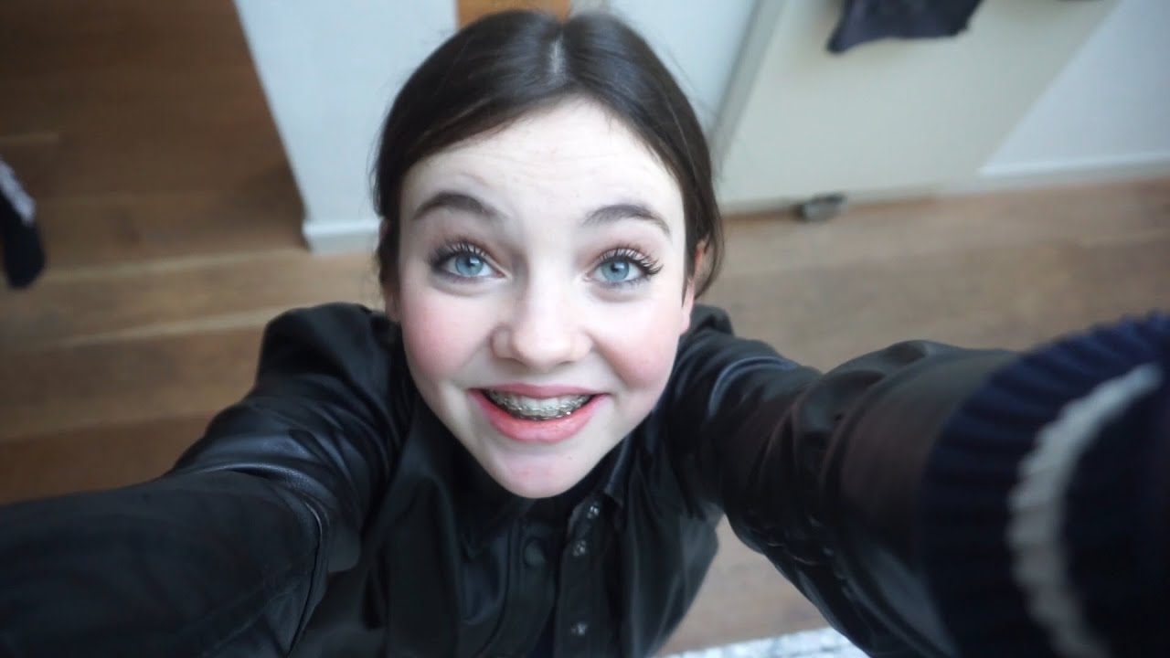 HET SPOOKT IN MIJN KAMER, SPALKJES ACHTER MIJN TANDEN & PROBLEMEN MET DE KERSTBOOM - WEEKVLOG BIBI