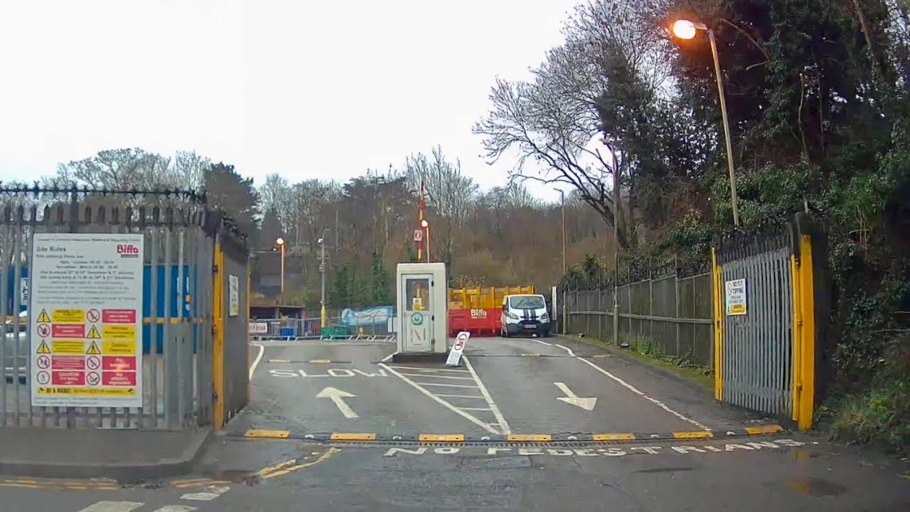 Driving from Wigston to Freemen's Common Tip in Leicester, England - 4/12/23 // dashcam footage