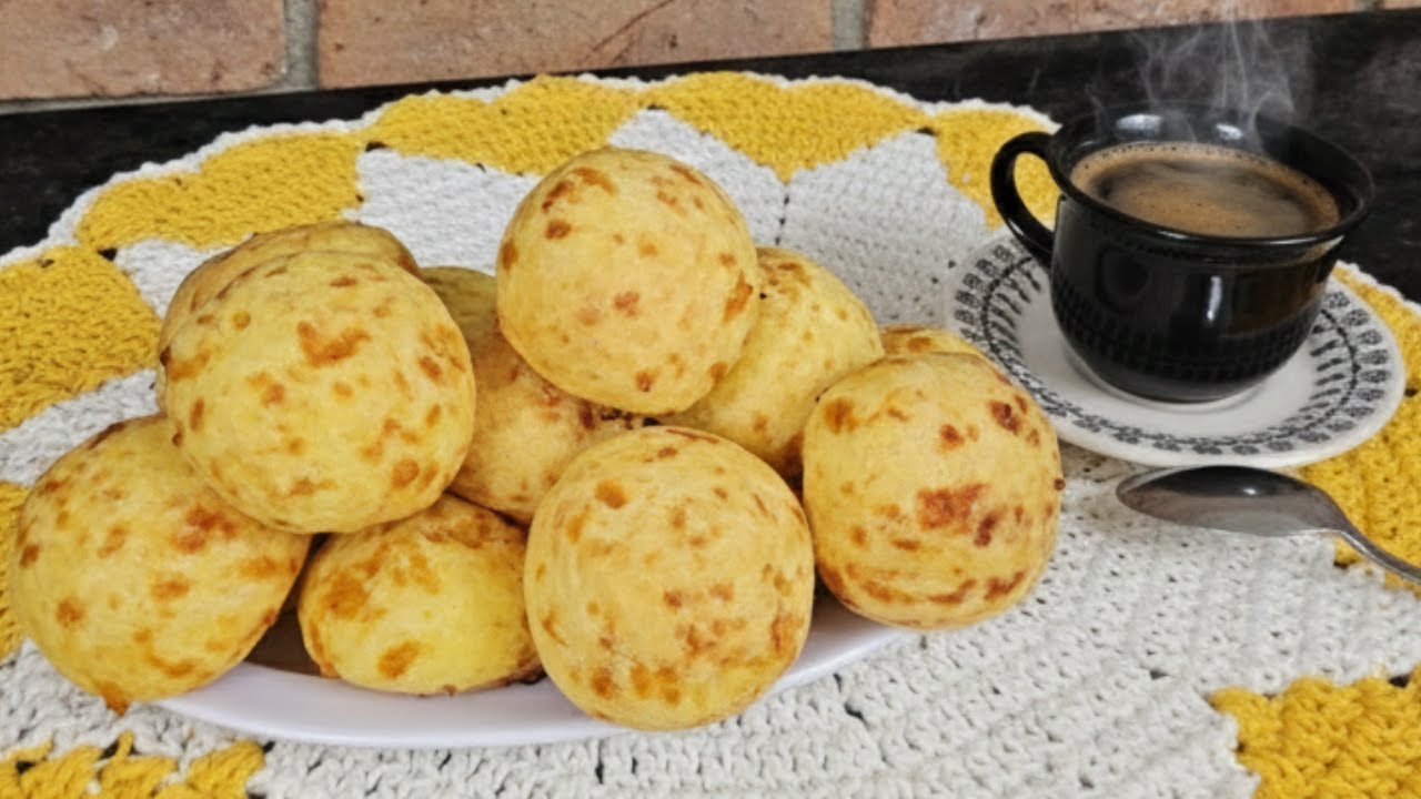 PÃO DE QUEIJO COM FLOCÃO DE MILHO - CROCANTE POR FORA E MACIO POR DENTRO - Priscila pinho