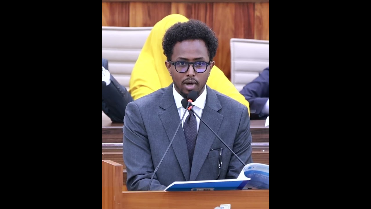 Senator Saciid Cabdi Xuseen (Cowke) ayaa labada Aqal ee BJFS ka hor akhriyey dulmarka afarta cutub.