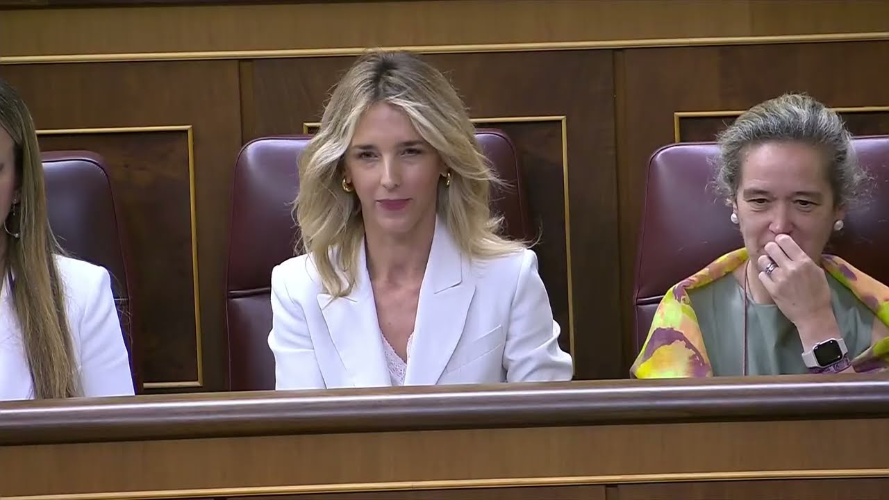 Cayetana Álvarez de Toledo le pide la dimisión a Bolaños en un tenso cara a cara en el Congreso