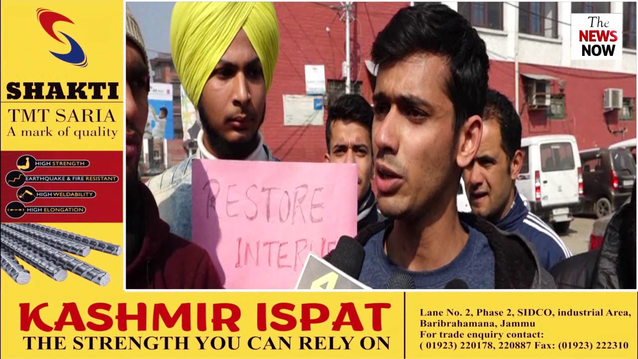 Outside students of institute of Hotel Management Rajbagh protest Against Continues Crubes on Intern