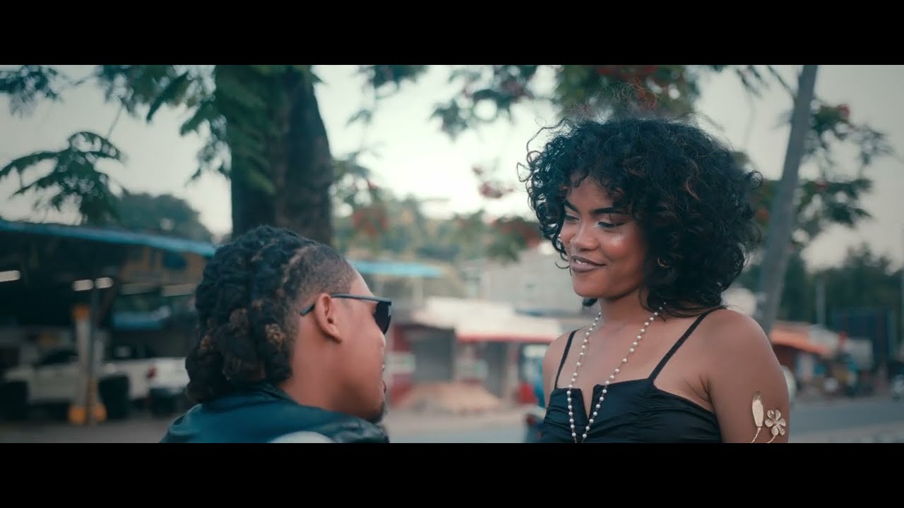 NIAKO  - RESTE AVEC MOI (CLIP OFFICIEL)