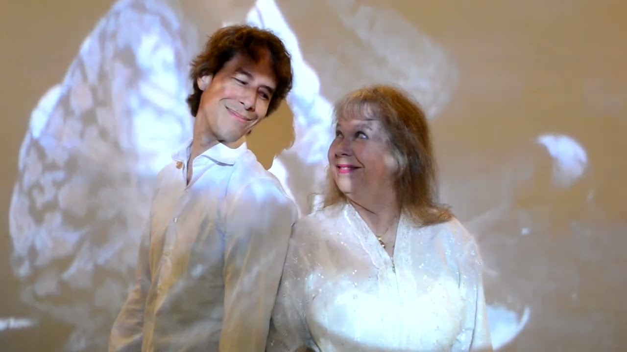 Michiel Eduard & Wieteke van Dort - Surabayaku (Official Music Video)