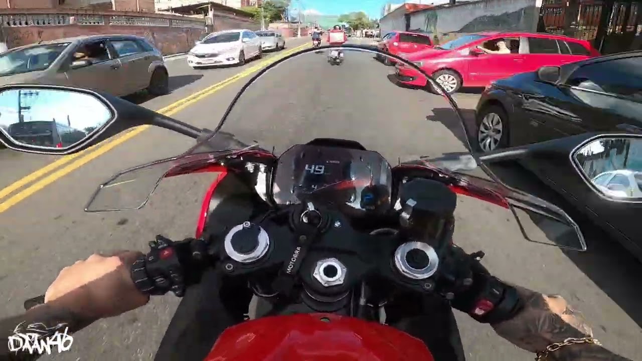 PIÃO DE S1000RR COM AMIGA NA GARUPA
