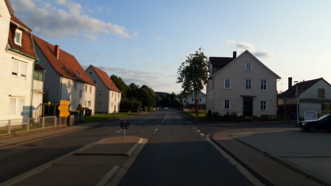Mit dem LP 1632 auf der auf der B27 in Eltmannshausen - passare il villaggio Eltmannshausen
