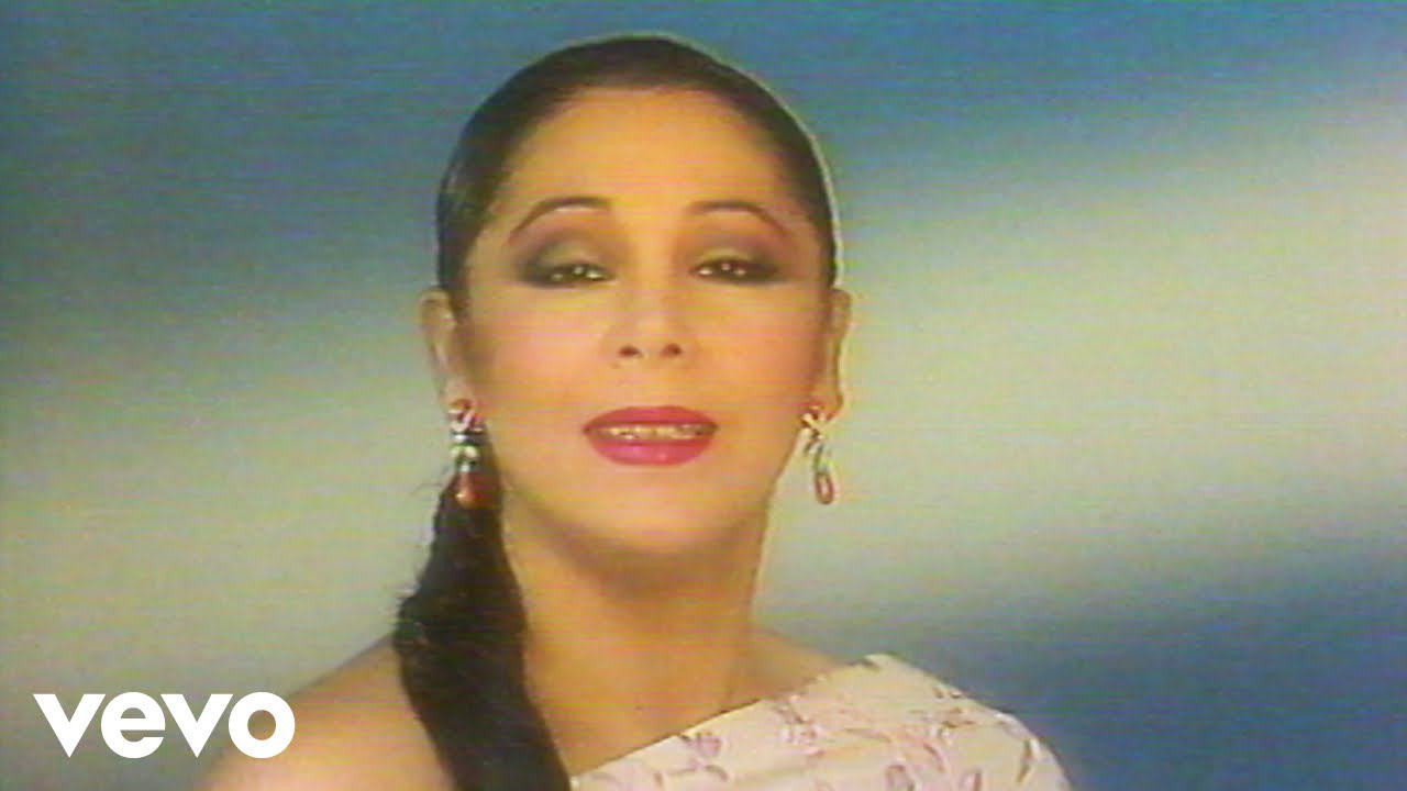 Isabel Pantoja - Se Me Enamora el Alma (Video Oficial)
