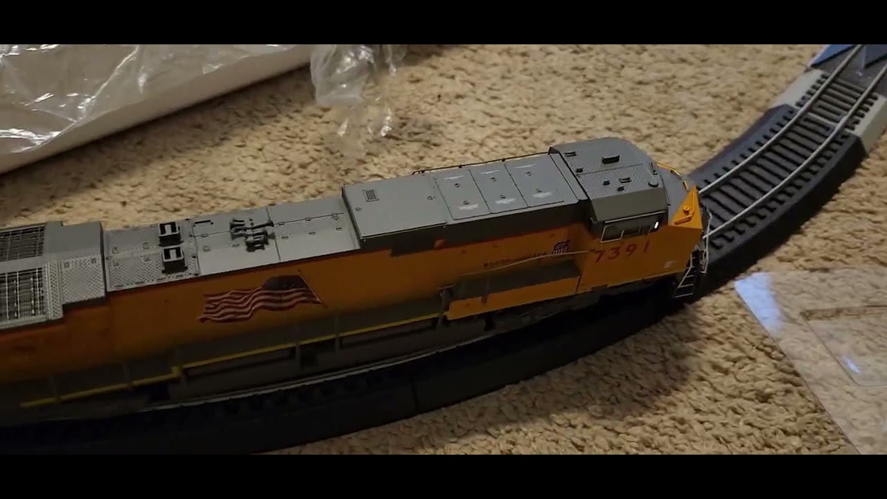 Unboxing HO SCALE union pacific AC6000CW 