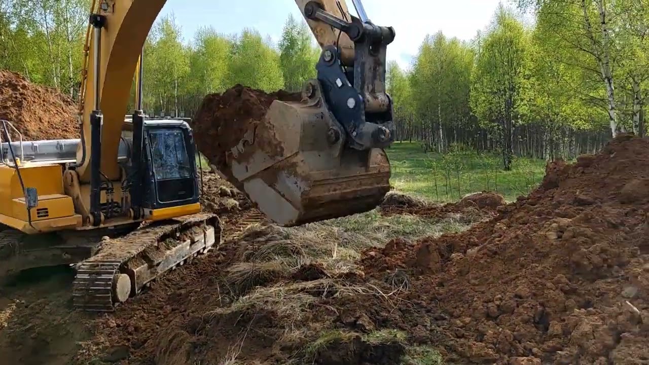 Геологоразведка месторождения проходкой шурфов экскаватором. Показываем один день за 2 минуты