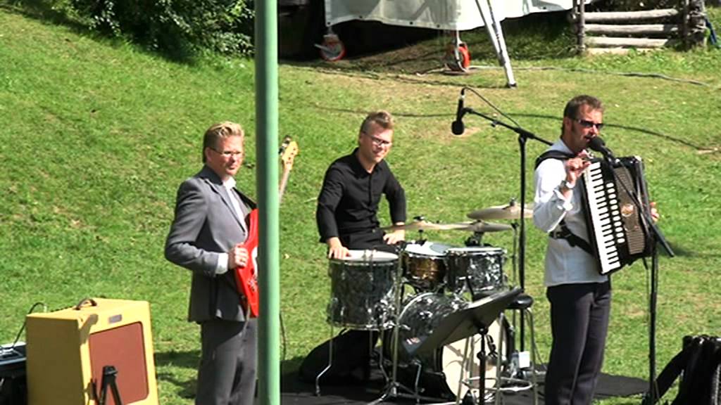 bengan jansson spelar vals i lekstugan i ransäter