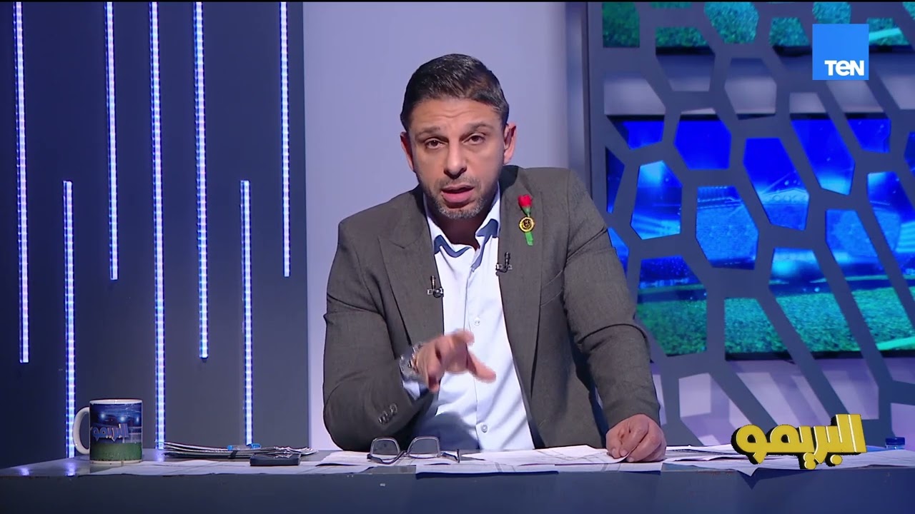 محمد فاروق: وليد صلاح الدين يحذر نجوم الأهلي من الخروج على النص