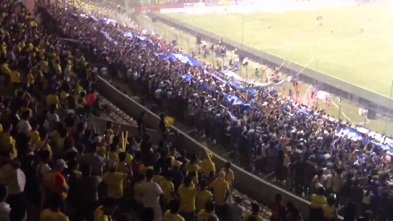 Sale Emelec a la cancha en el Clásico y la Boca del Pozo ar