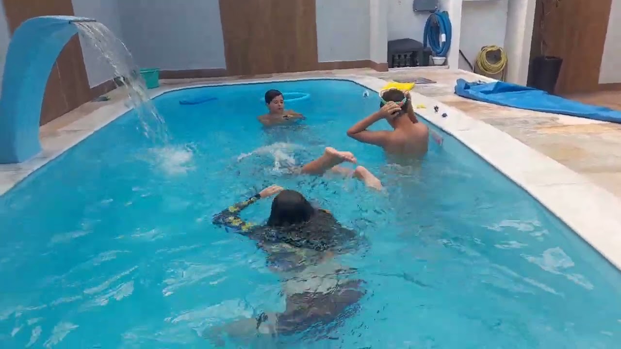 Piscina com os primos - Férias2025