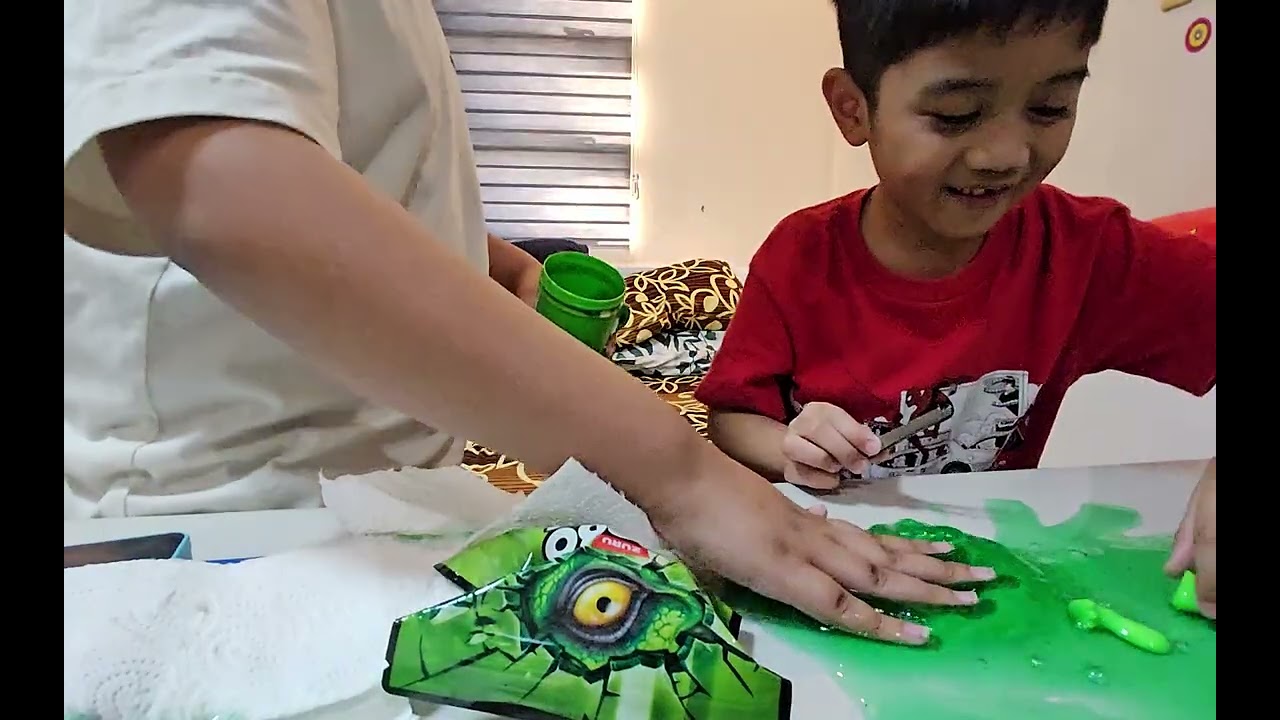 Unboxing Dinosaur DNA