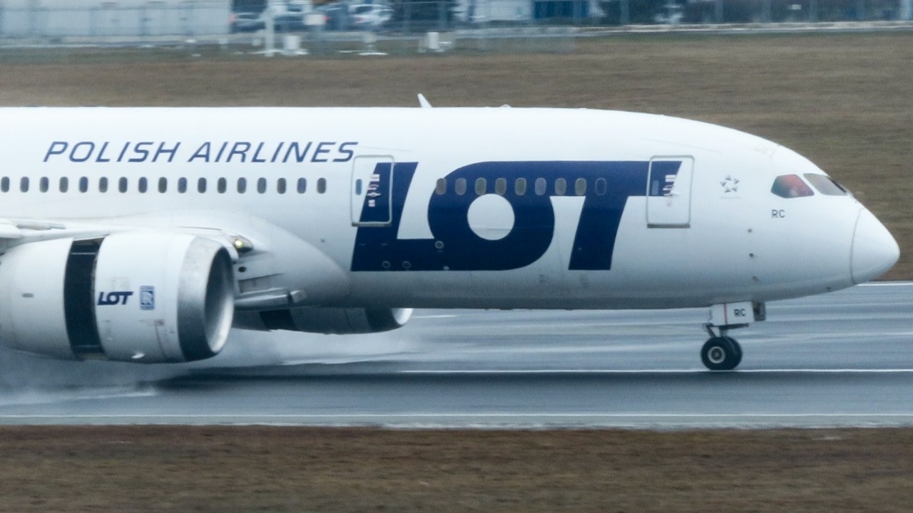 AMAZING PLANESPOTTING WARSAW AIRPORT || LIVE ATC