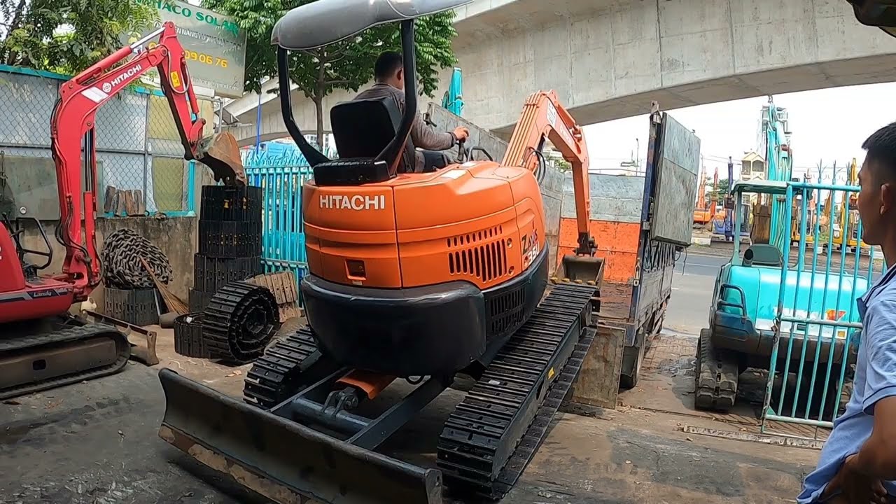 Giao xe đào Hitachi ZX35U - 1 về Đồng Nai, xe chỉ mới hoạt động hơn 2 ngàn giờ