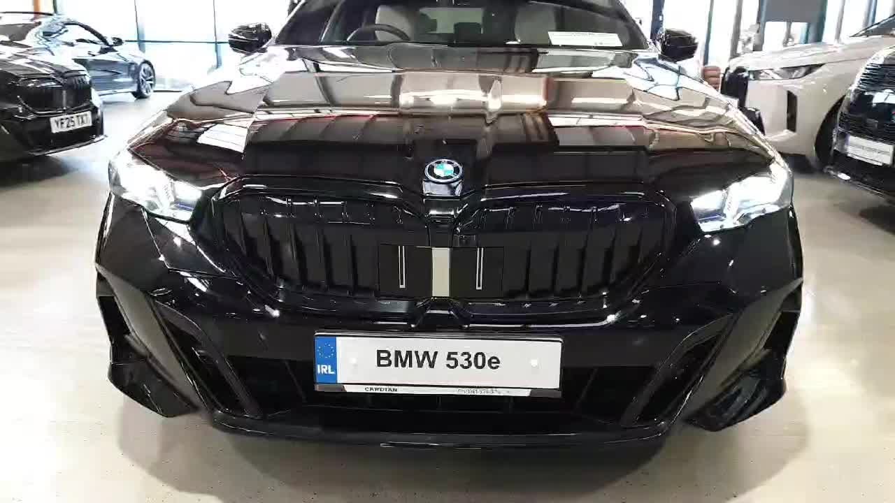 YH25XHN - 2025 BMW 5 Series 530e M-Sport Touring Comfort Pack RefId: 689806