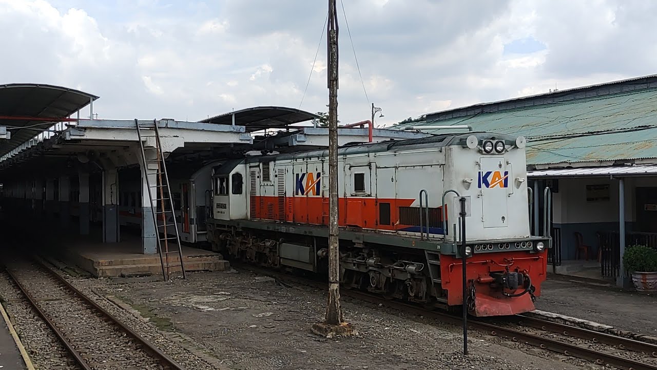 インドネシア鉄道バンドン・ラヤ線 バンドン駅発車 KRL Commuterline Bandung Raya Line train
