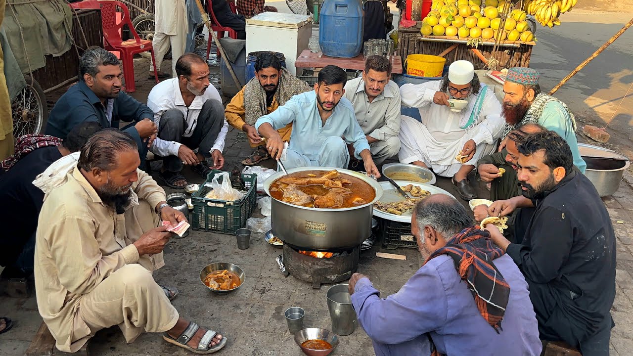 30 Rs /- 😱 DISCOVER The Best Pakistani BREAKFASTS On The Streets Of PUNJAB | STREET Food in PAKISTAN
