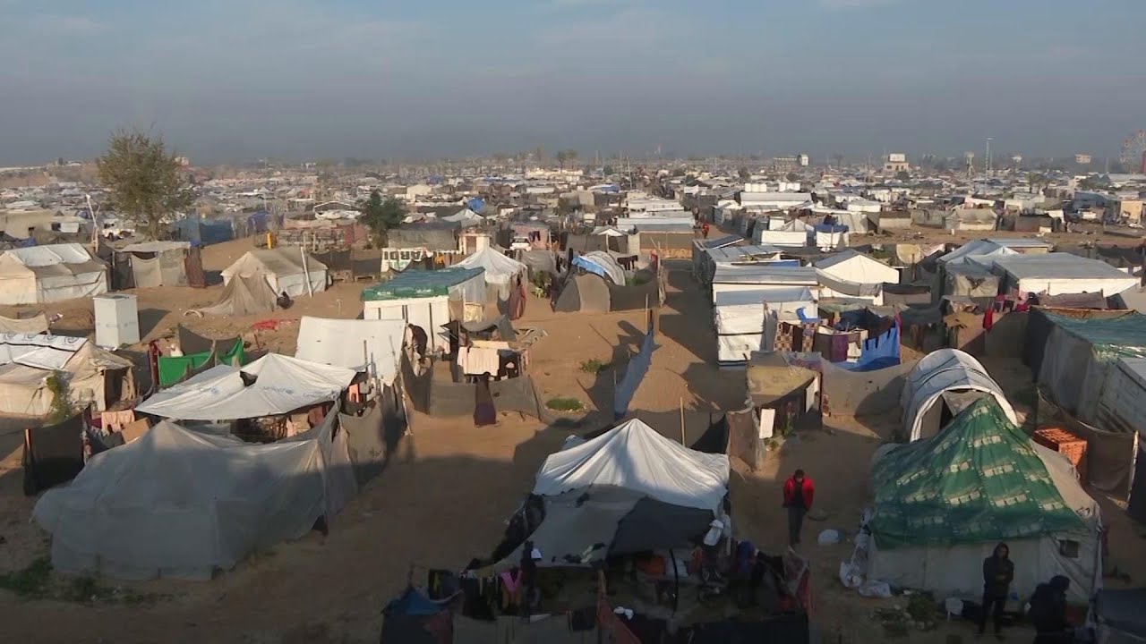 Palestinians in Khan Younis prepare to return home to northern Gaza