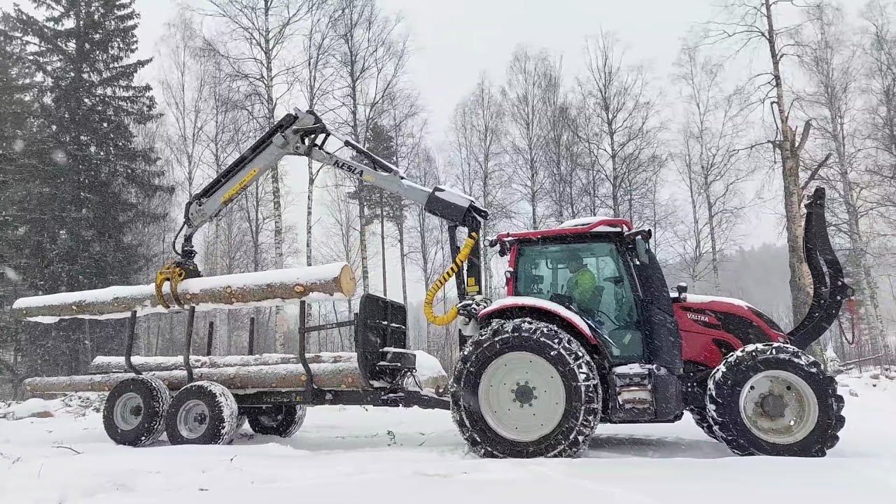 Maaliskuulta vielä puunajoa Valtra ja Kesla 304T