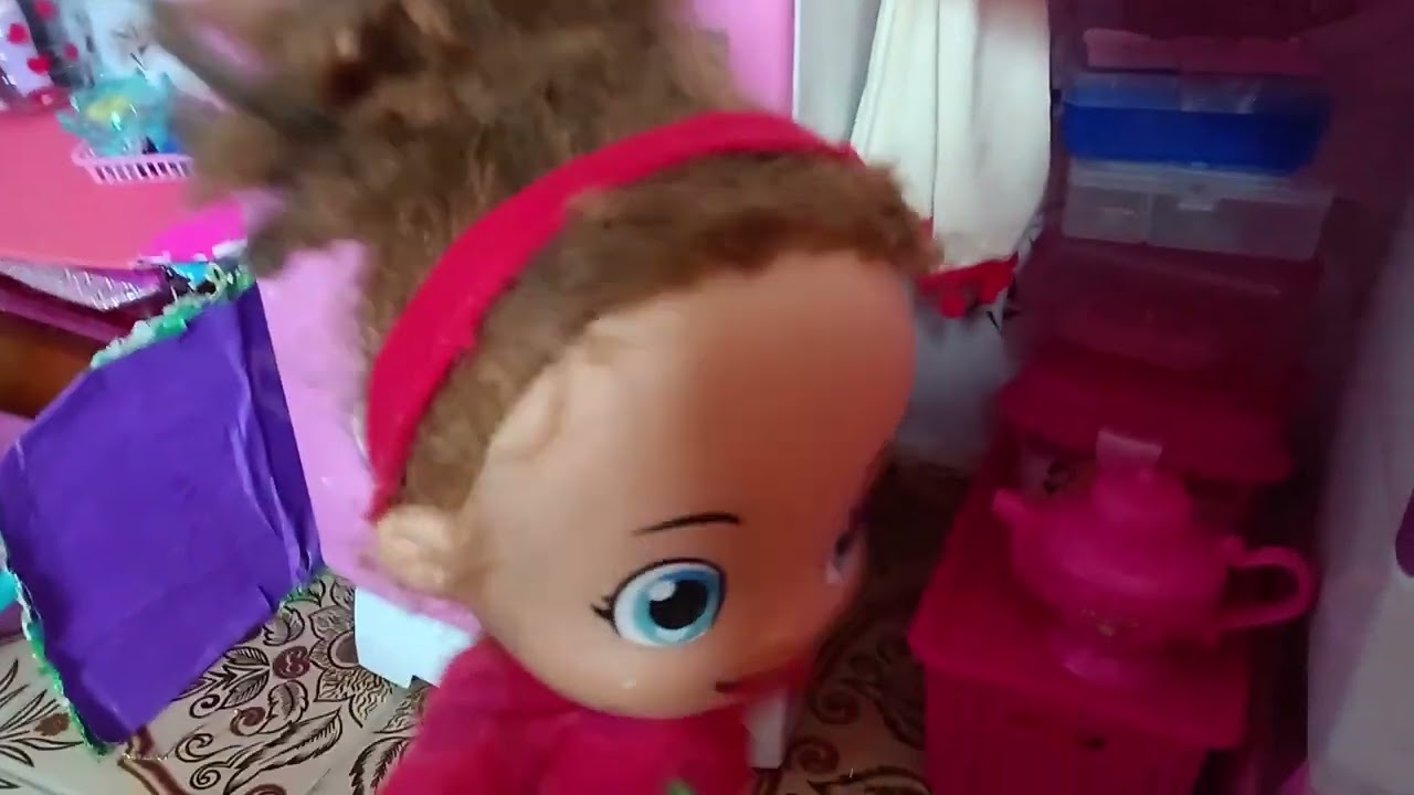 Gi ESTÁ PROCURANDO A BOLSA DE DINHEIRO. 
