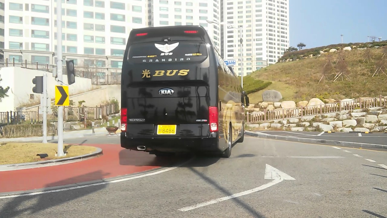 (16-1104) 부산 백운포 스카이워크 근처에서 버스 회차하는영상
