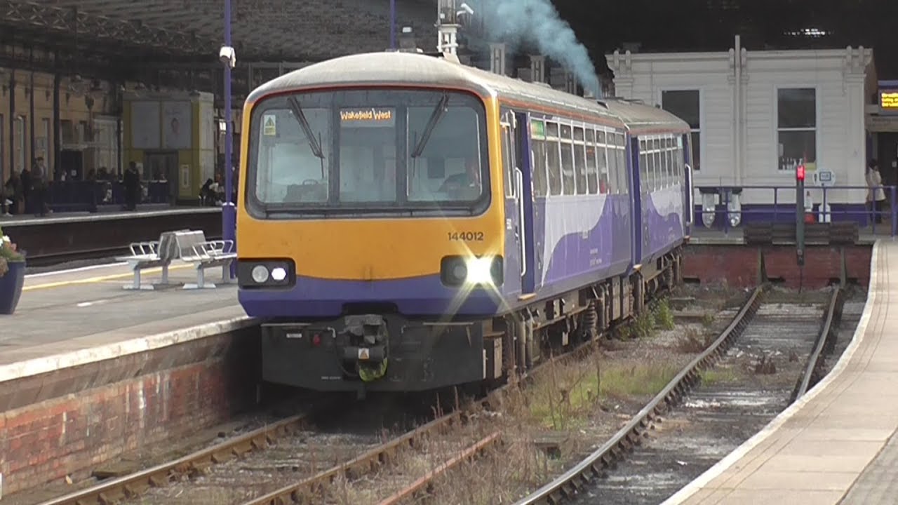 Trains at Huddersfield *Evening Peak* | 09/10/2017