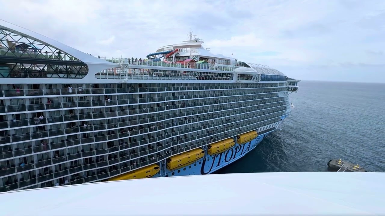 Utopia of the Seas leaving Coco Cay