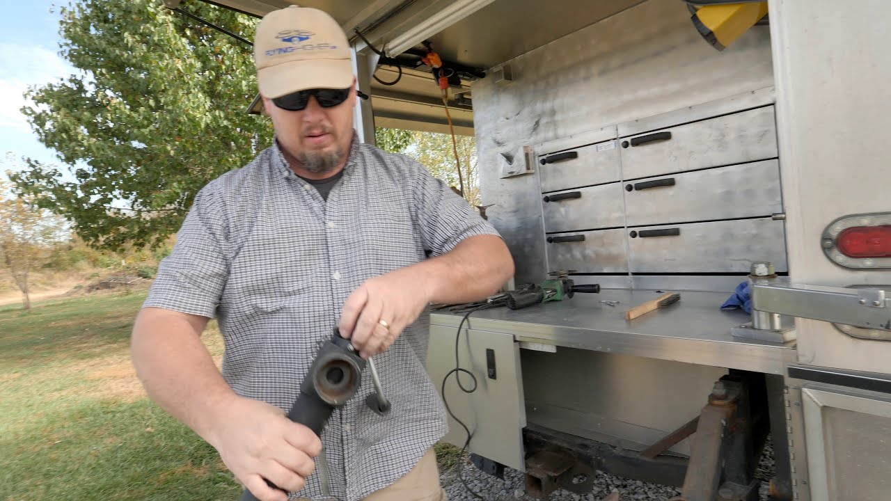 Farrier anvil swing out stabilizer modification.