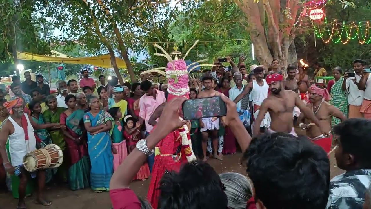 குருமந்தூர் நடுப்பாளையம் கந்தங்காட்டு கருப்பராயன் கோவில் கரகம் ஆடுதல்