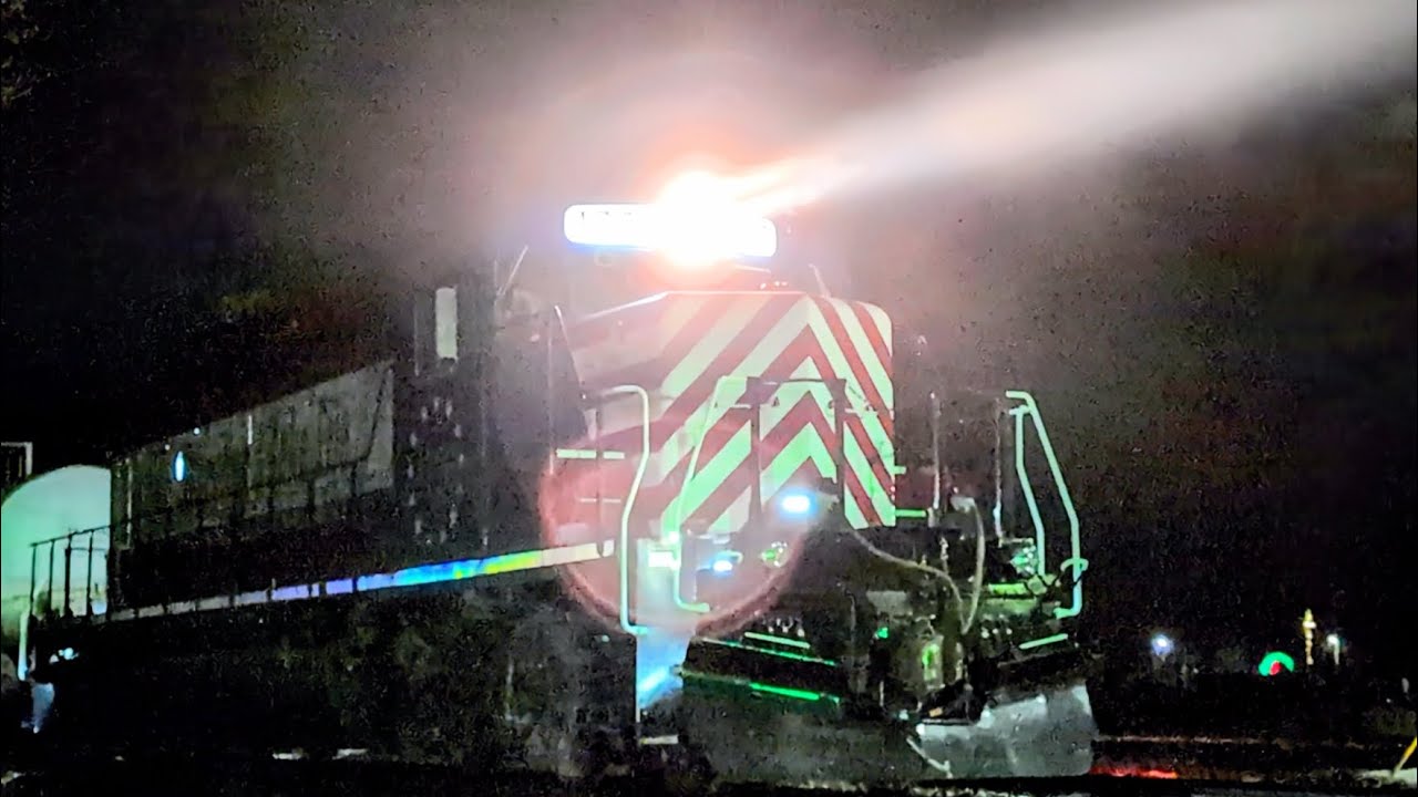 Red white and blue strikes again! Solo WE 1776 blasts it's beautiful RS5T through the night 12/17/25