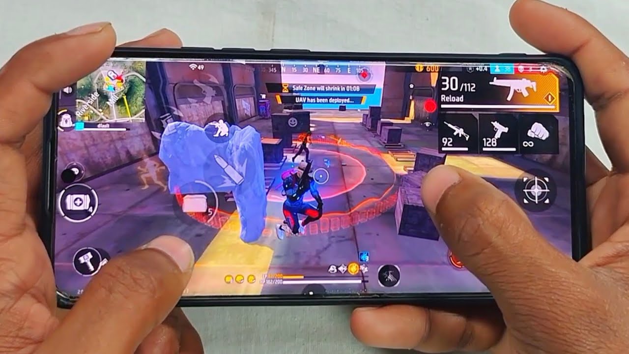 Solo Vs Squad Handcam ⚡ Poco X7 Pro 📲 Free Fire Gameplay 🎯
