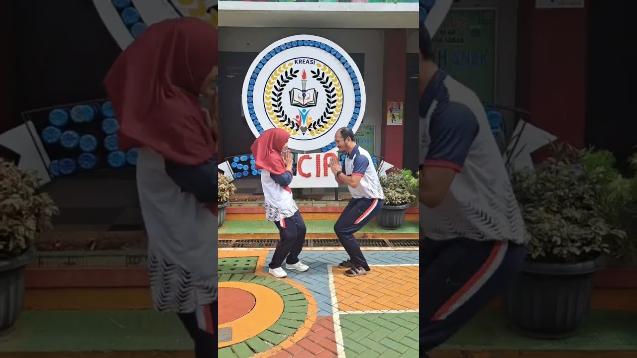 Guru Hebat SDN Cipayung 02 [Memberikan Pelayanan dengan Sepenuh Hati] 《Bersinergi Membangun Negeri》