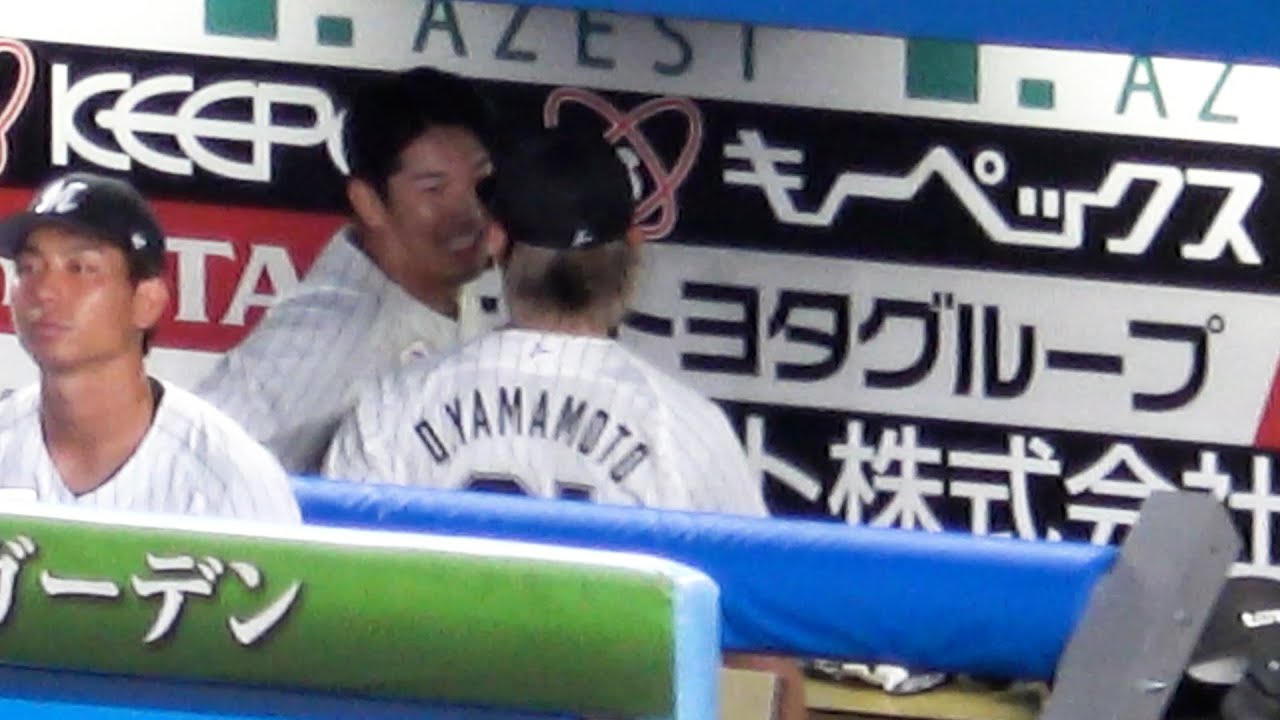 2025 交流戦【千葉ロッテマリーンズ】岡大海のタイムリーで帰って来た池田来翔が山本大斗とベンチでいちゃつく 現地映像 【巨人戦】