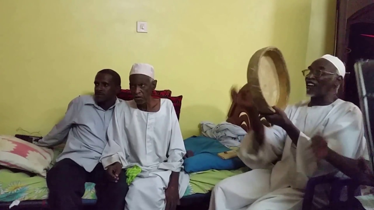 من زورة سيد أباي - المادح عكاشة حاج أحمد ود الكدير بمنزل العم الحاج حسن الكدير